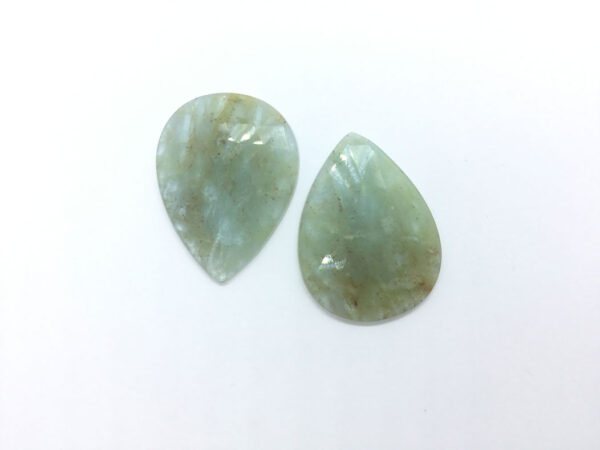 2 Gemstones - emerald - green