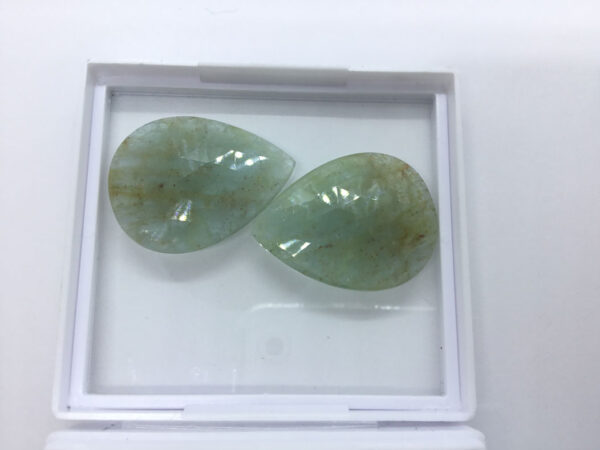 2 Gemstones - emerald - green