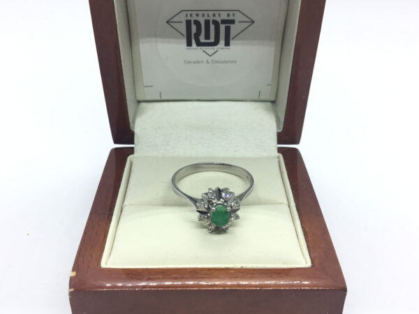 18K White gold - Entourage Ring - Emerald and Diamond - 0-43 ct